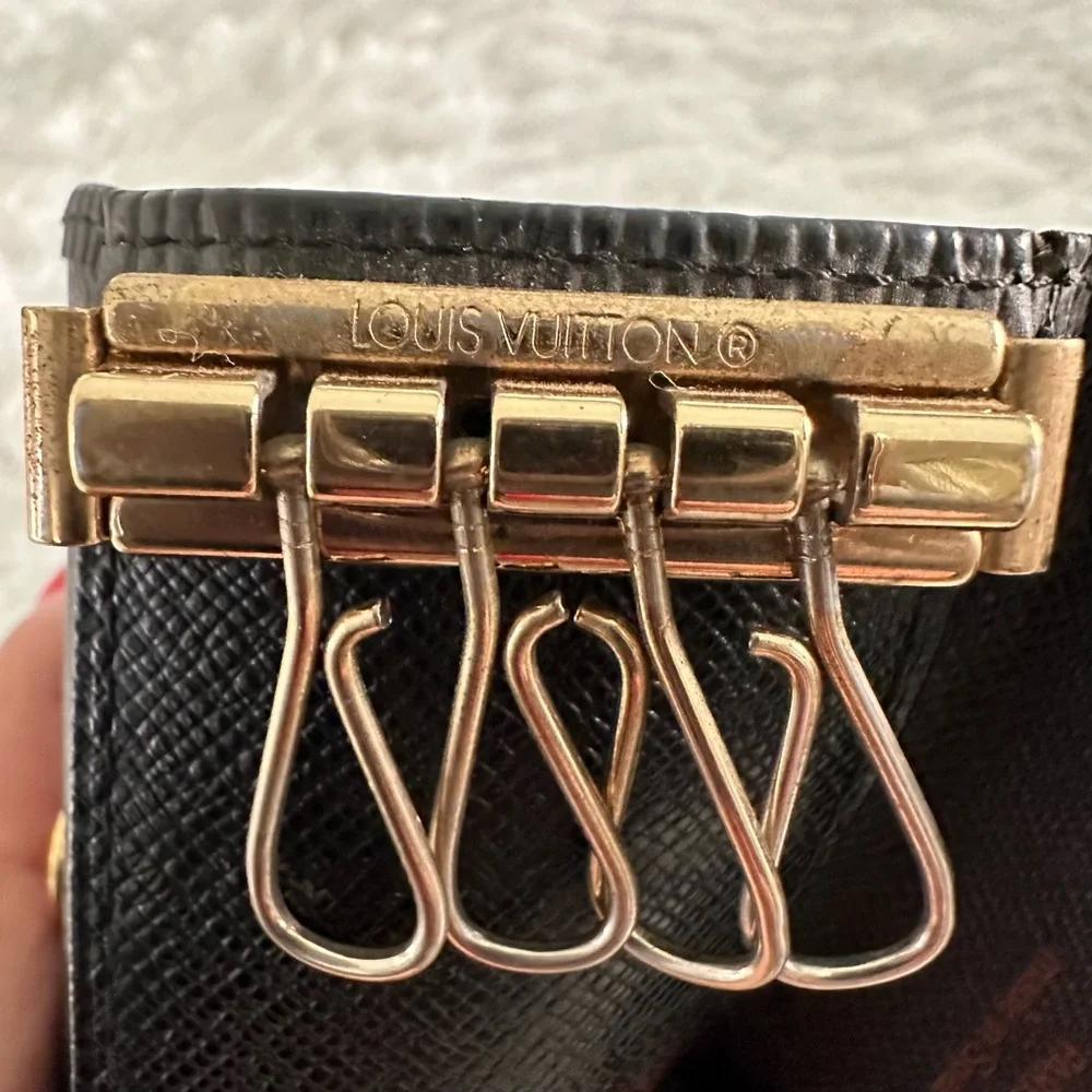 Authentic Louis Vuitton‎ Black Epi Leather 4 Key Case Holder - Picture 13 of 15